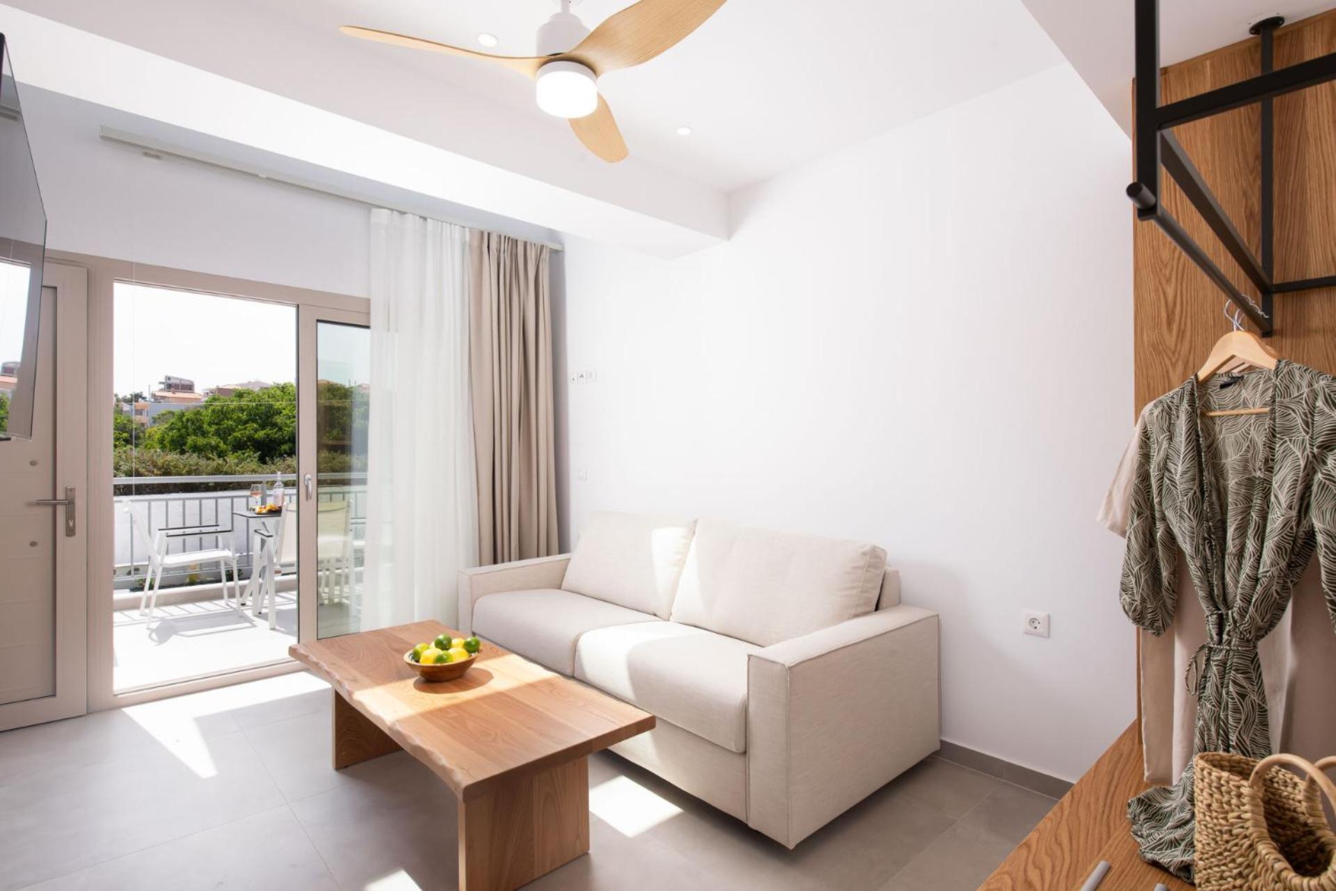 Sourinis Luxury Suites ลิเมนาเรีย ภายนอก รูปภาพ