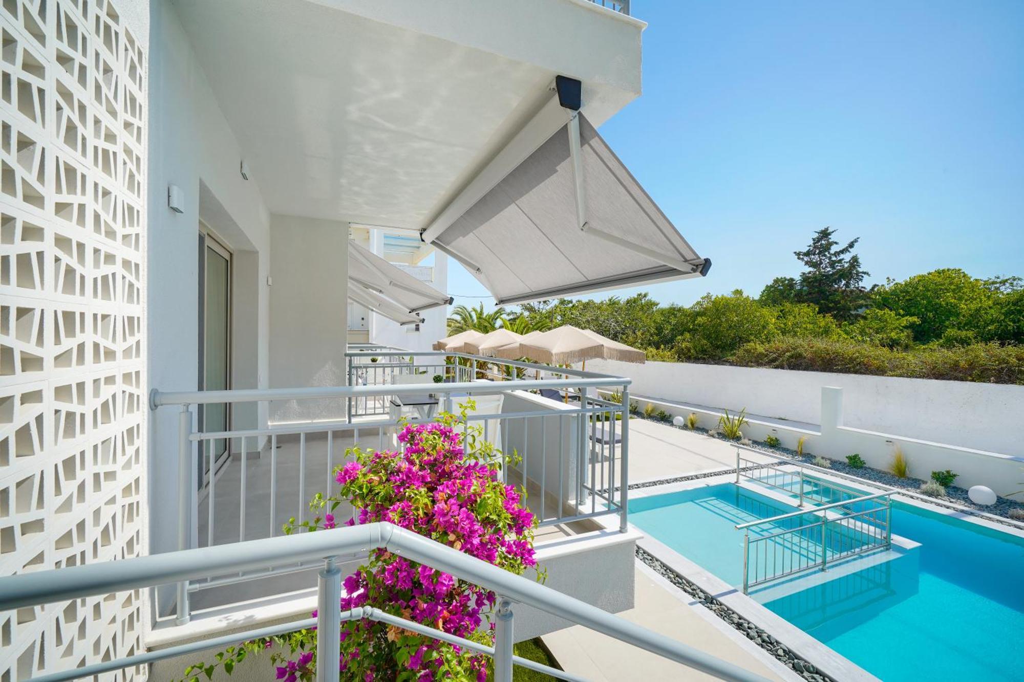 Sourinis Luxury Suites ลิเมนาเรีย ภายนอก รูปภาพ