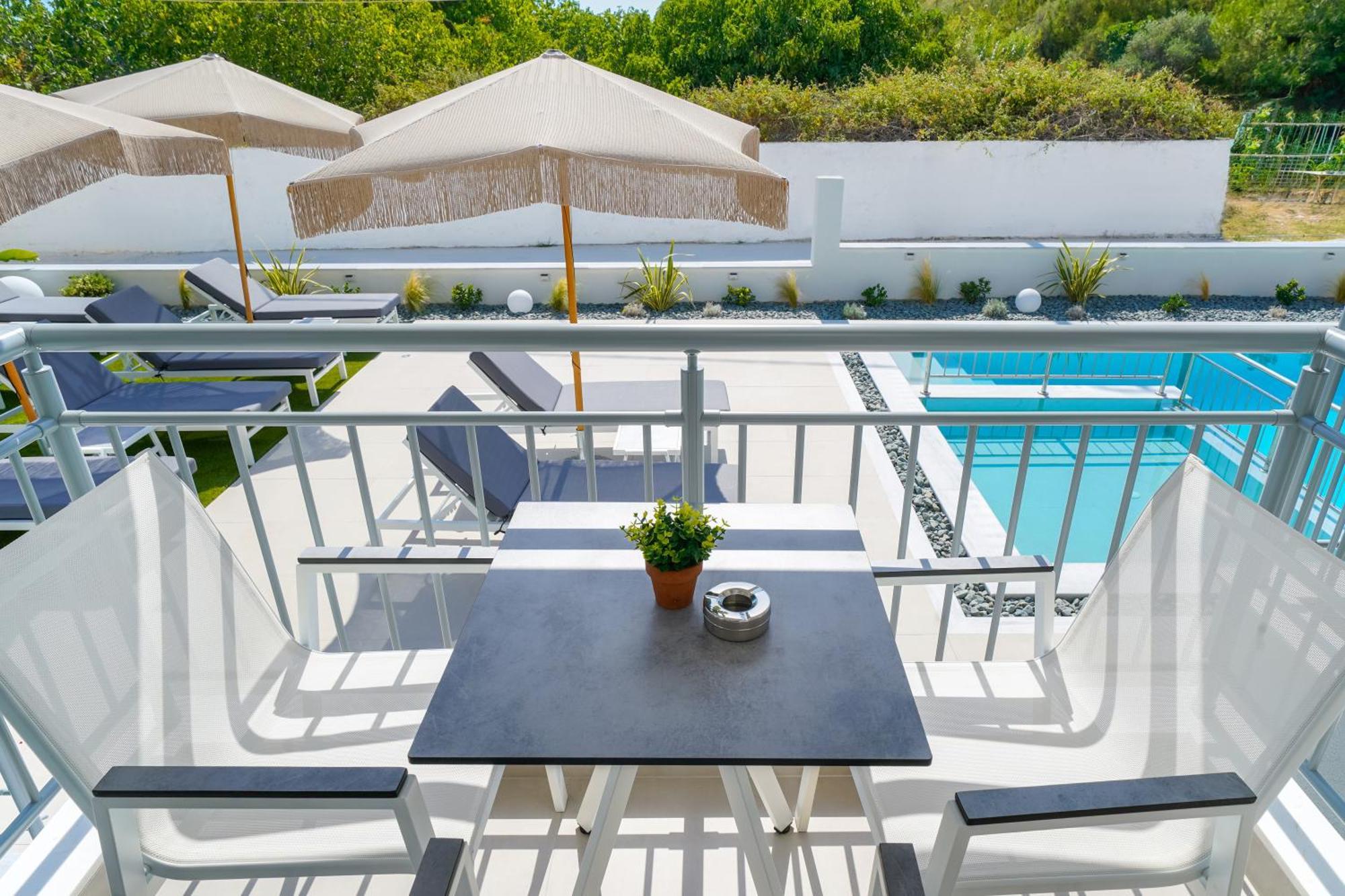 Sourinis Luxury Suites ลิเมนาเรีย ภายนอก รูปภาพ