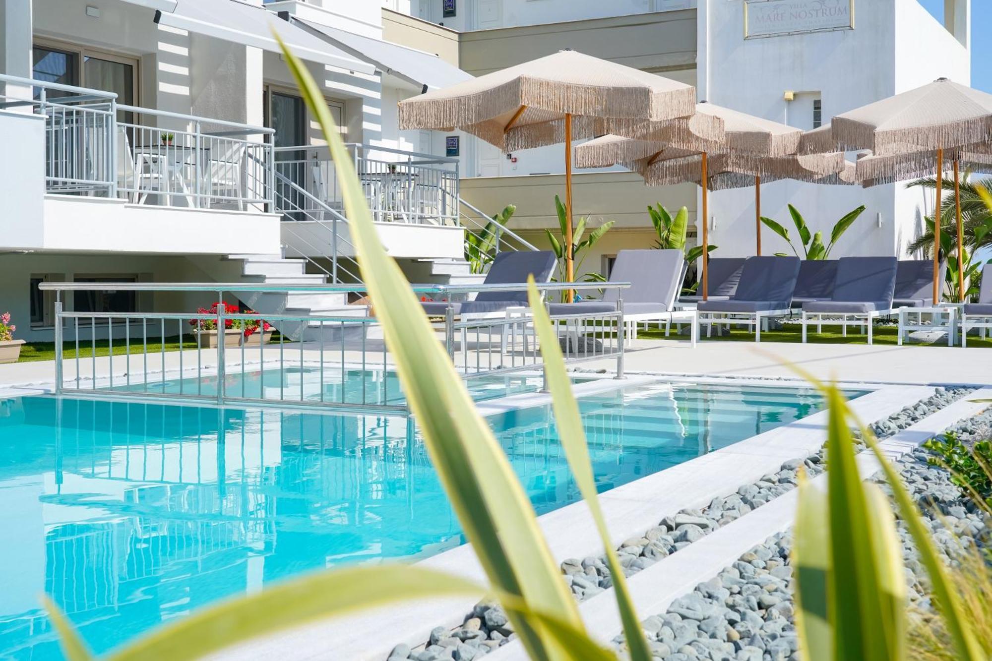 Sourinis Luxury Suites ลิเมนาเรีย ภายนอก รูปภาพ